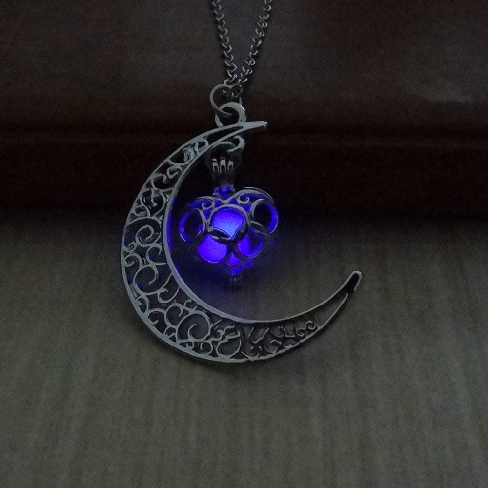 Glowing love pendant necklace