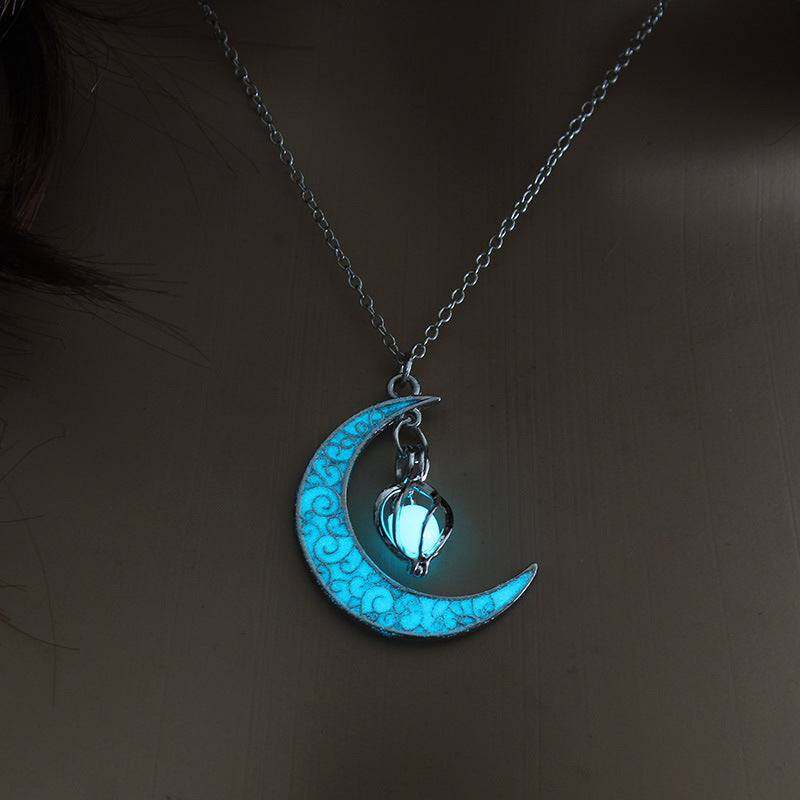 Glowing love pendant necklace
