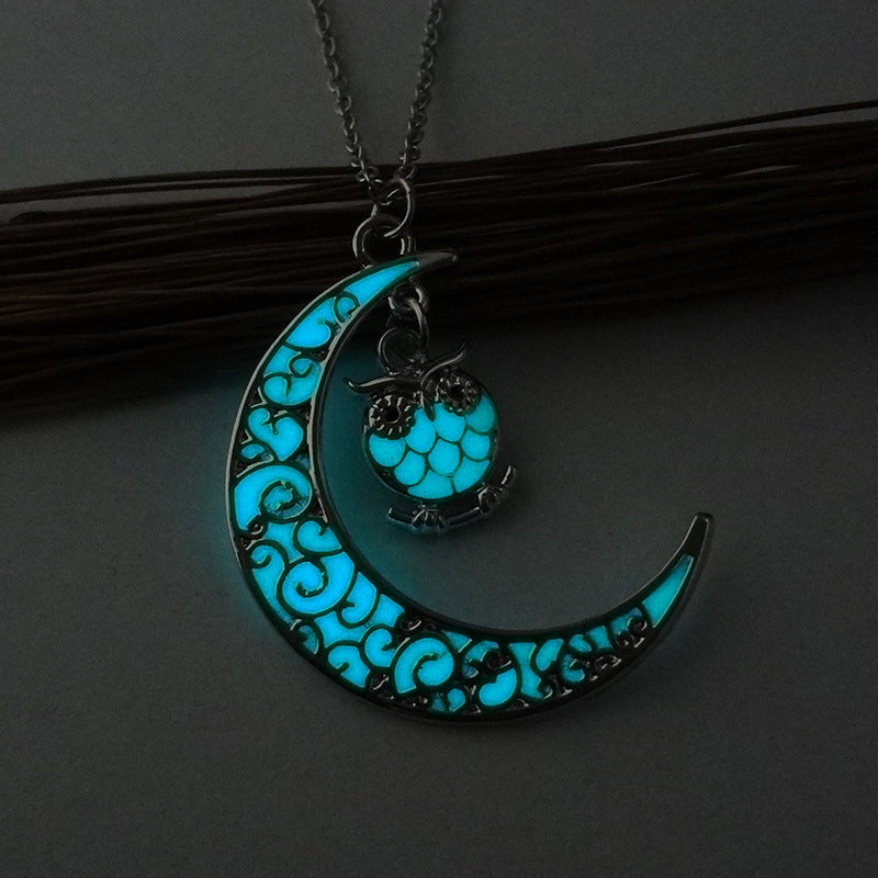 Glowing love pendant necklace